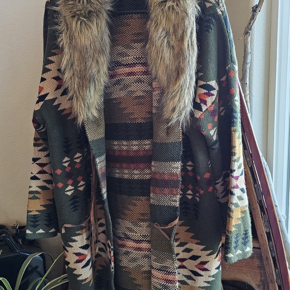 Stylish Aztec Pattern Cardigan with Faux Fur Trim